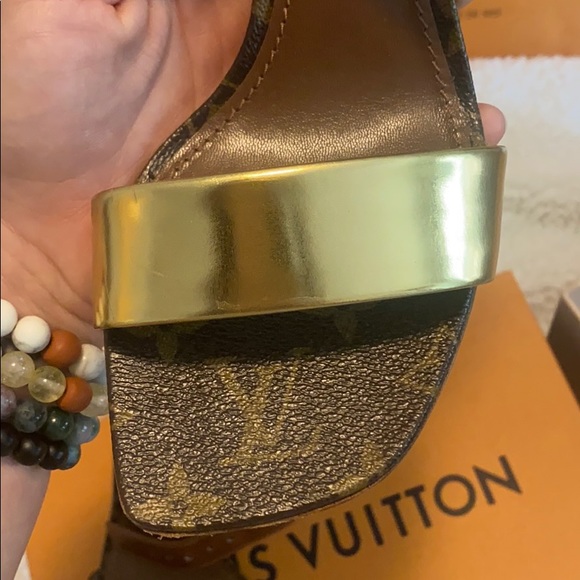 LOUIS VUITTON Mini Heels - Picture 6 of 9